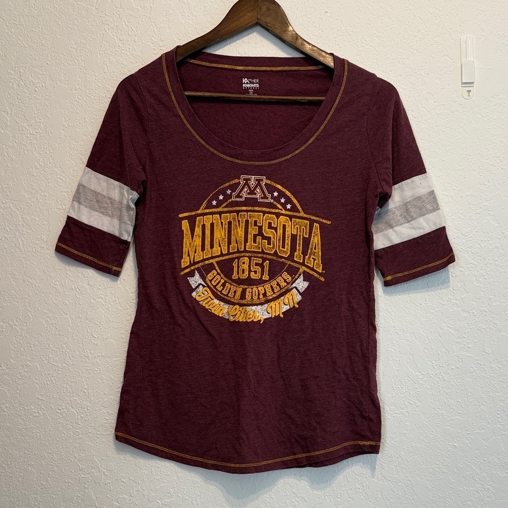 Minnesota Golden Gophers Maroon Colorblock Logo T-Shirt Knights Apparel Size M